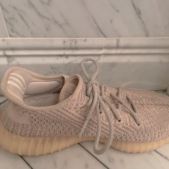 Yeezy Light Pink and Silver Size 11 - Picture 2 of 6